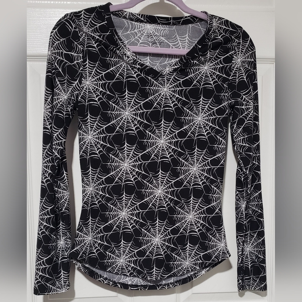 No Boundaries Spider web long sleeve
